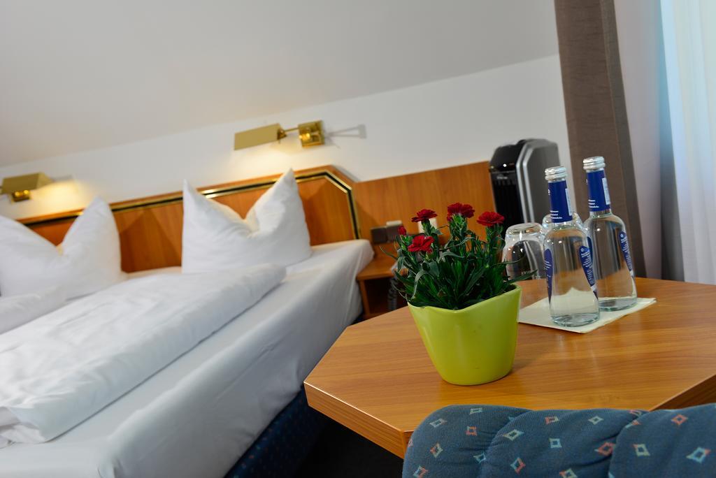 Hotel Sonnenhof Pleinfeld Εξωτερικό φωτογραφία